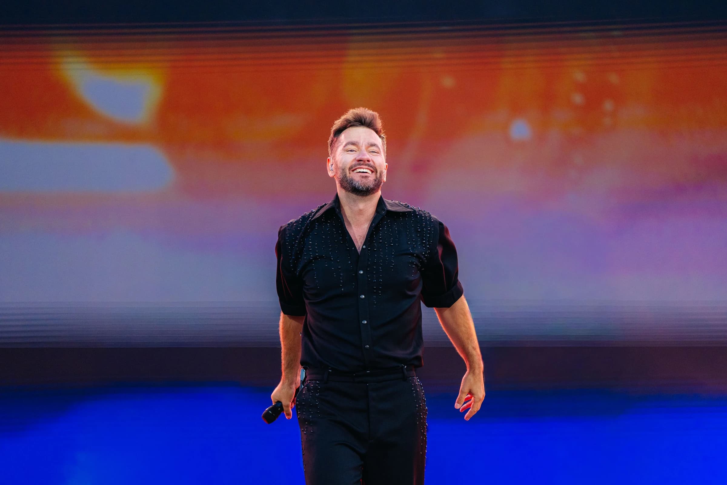 Marek Ztracený performing live with a microphone